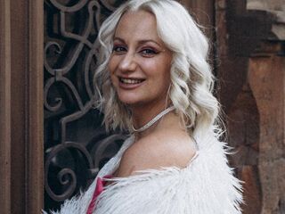 camwhore masturbating with vibrator WilsonAvery