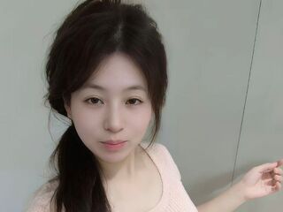 cam girl playing with sextoy Yanran