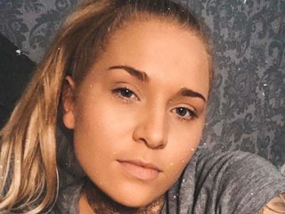 GreenEyesBlonde